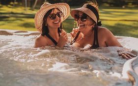 Dom to za mało! Całoroczny dom z prywatnym jacuzzi