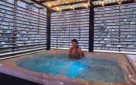 Dom to za mało! Całoroczny dom z prywatnym jacuzzi